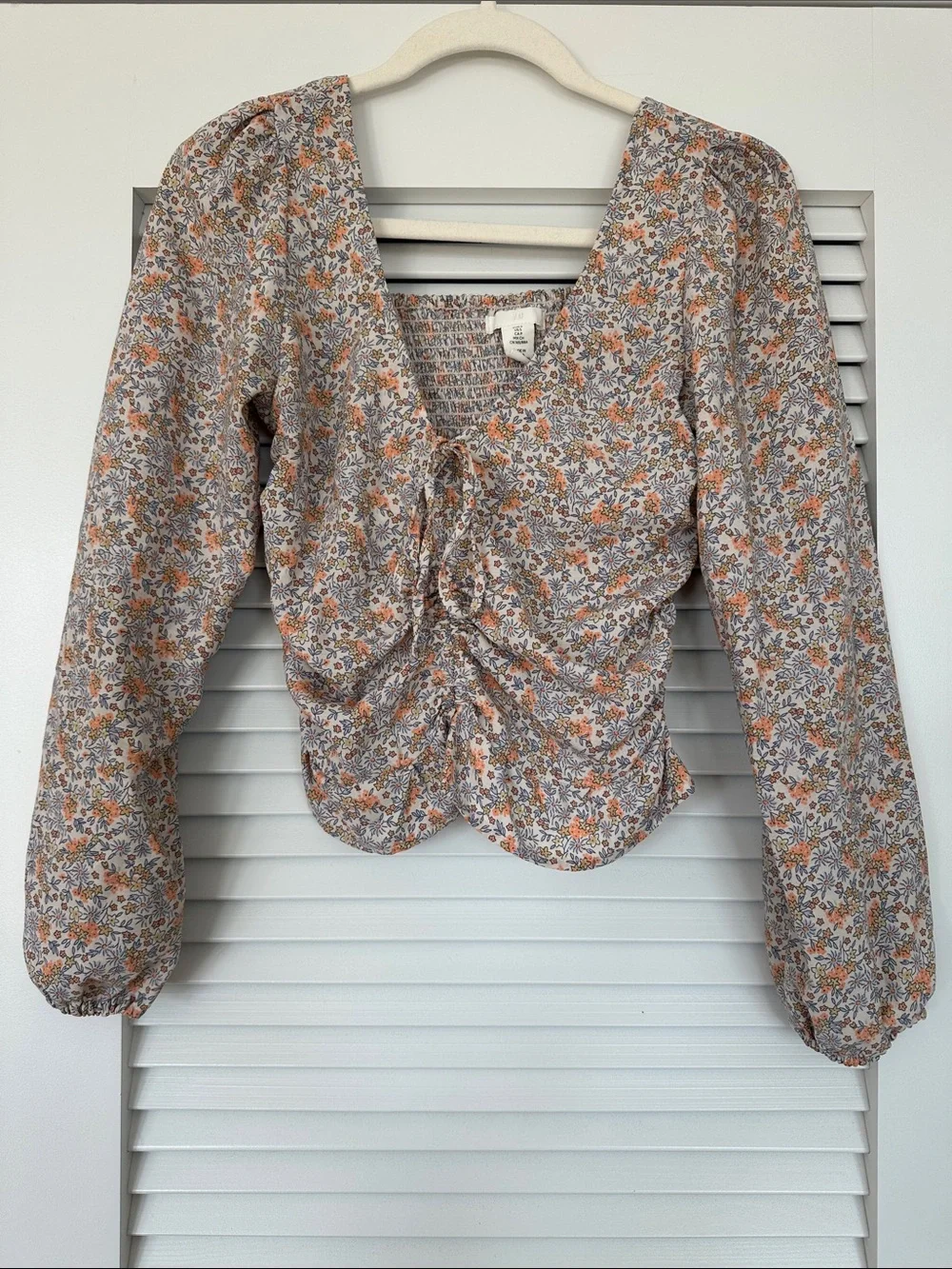 H&M Peach Floral Ruched V-Neck Blouse - Picture 1 of 4